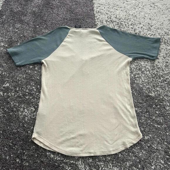 Harley Davidson Women's Short Sleeve Buttoned Raglan Shirt - Picture 4 of 4